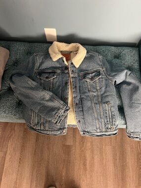 Levi's Cream Sherpa-Lined Denim Jacket